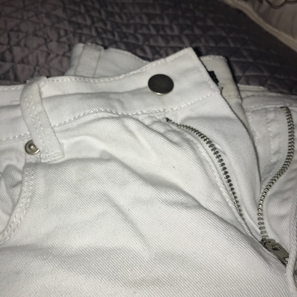 DENIM and WHITEWASH. 2 pairs of Forever 21 shorts - Picture 6 of 7